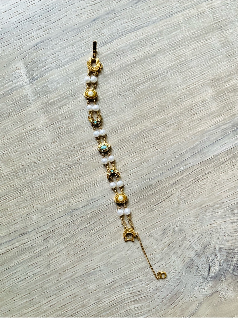 Vintage Gold-Tone White Pearlescent Beaded Bracelet OS